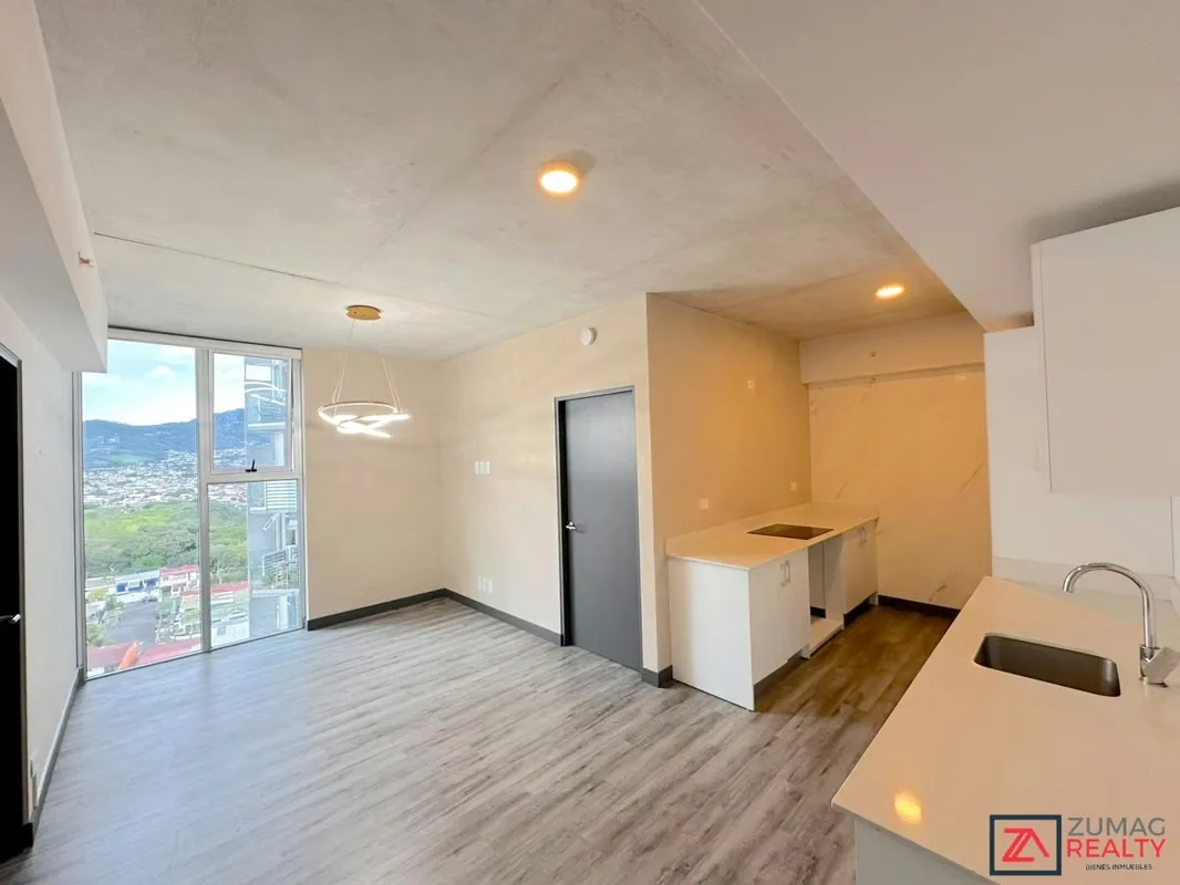 Vive en las alturas en este moderno apartamento ubicado en la exclusiva Torre SECRT, en Sabana Sur. ...