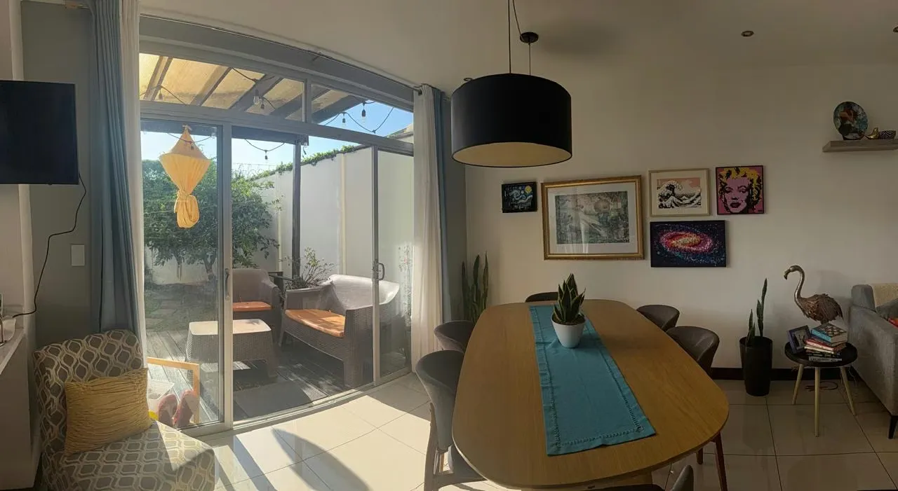 Two-storey house located in Horizontal Residential Condominium Vivendis, San Vicente de Moravia, San José. The property has 172 mts of lot, 188 mts of construction, designed to provide ...