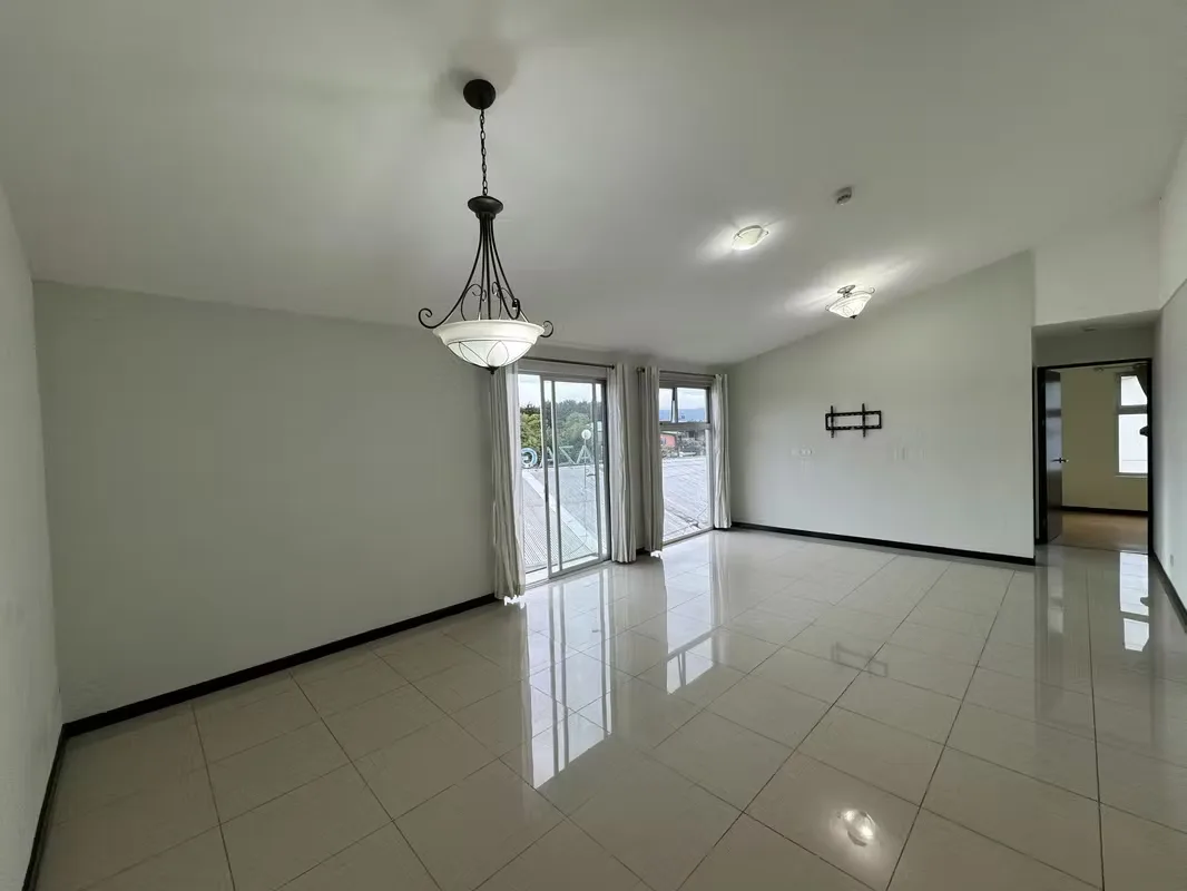 Disfrutá de tranquilidad, amplitud y naturaleza en este hermoso apartamento ubicado en ..., photo 4