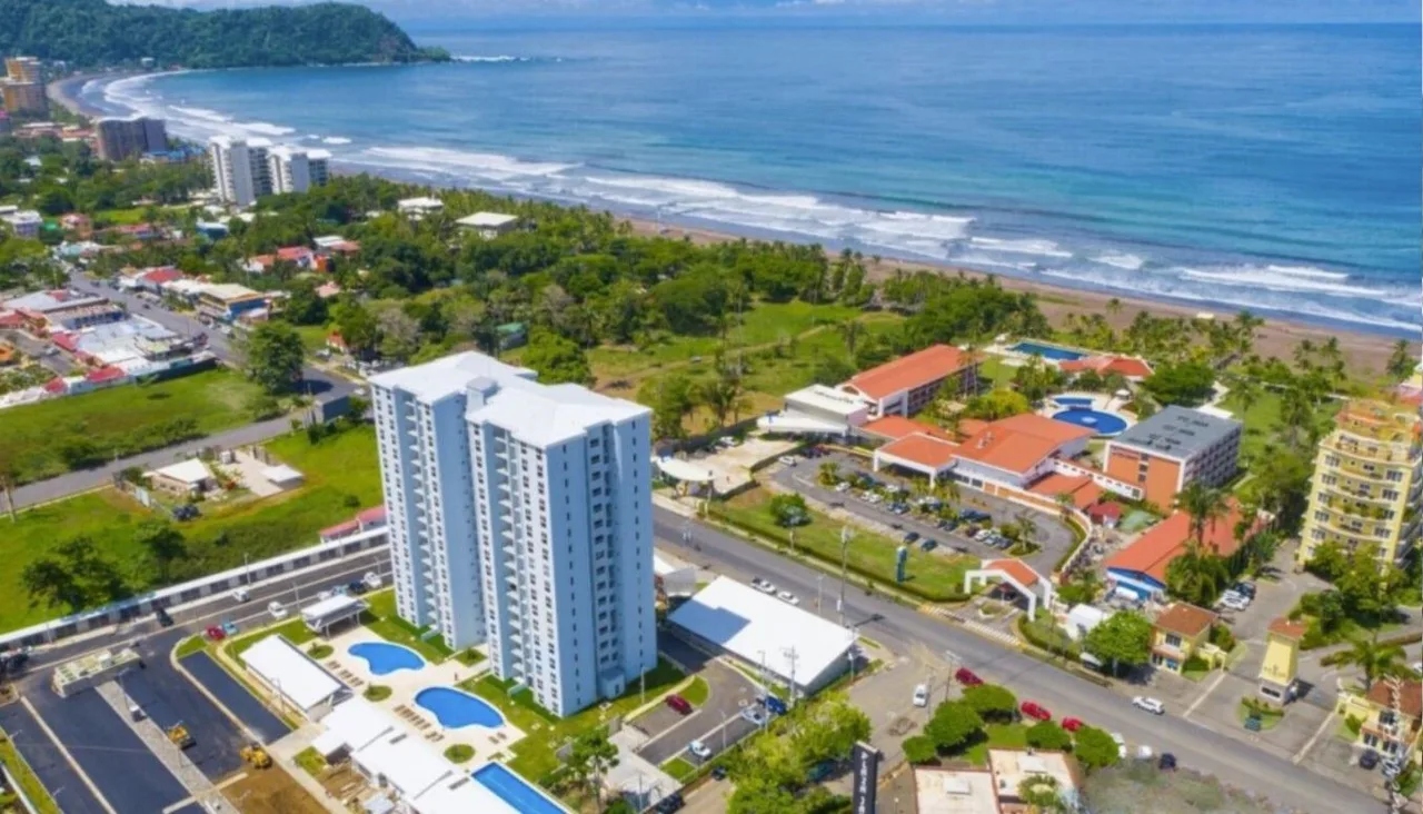 STUNNING CONDOMINIUM -MOUNTAIN-POOL VIEWS- JACO, photo 12