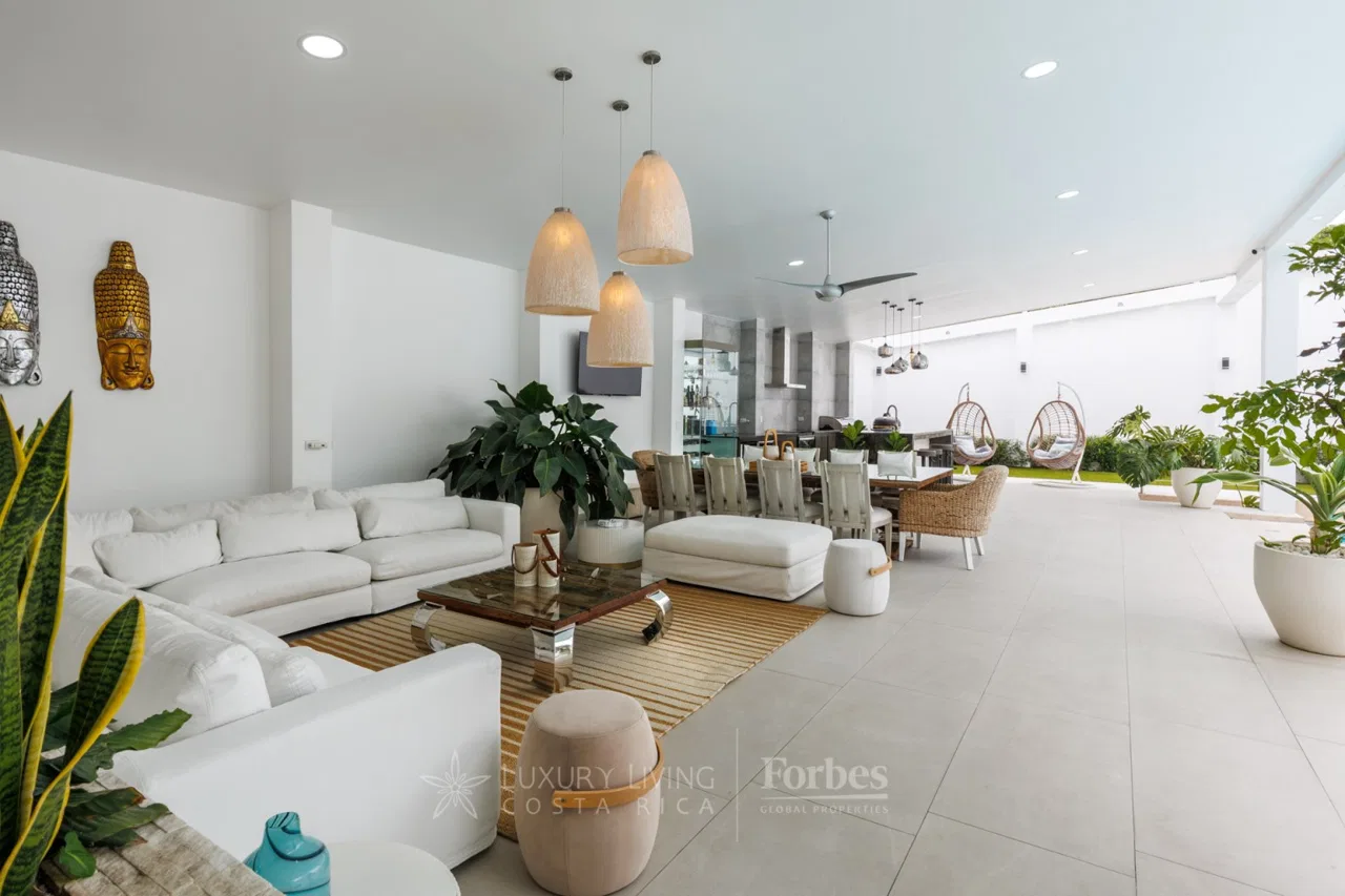 Exclusiva casa de lujo con piscina y jardines
