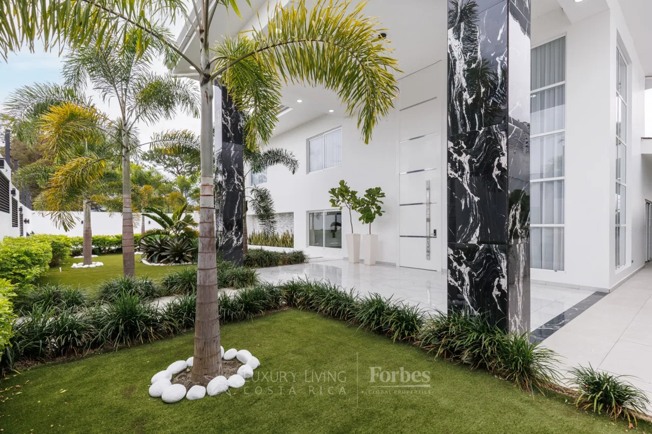 Exclusiva casa de lujo con piscina y jardines, photo 2