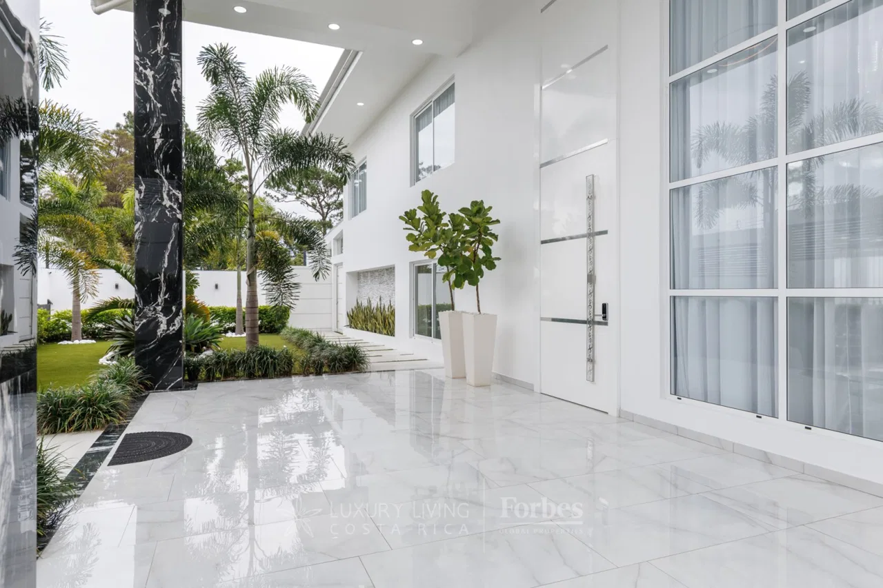 Exclusiva casa de lujo con piscina y jardines, photo 3