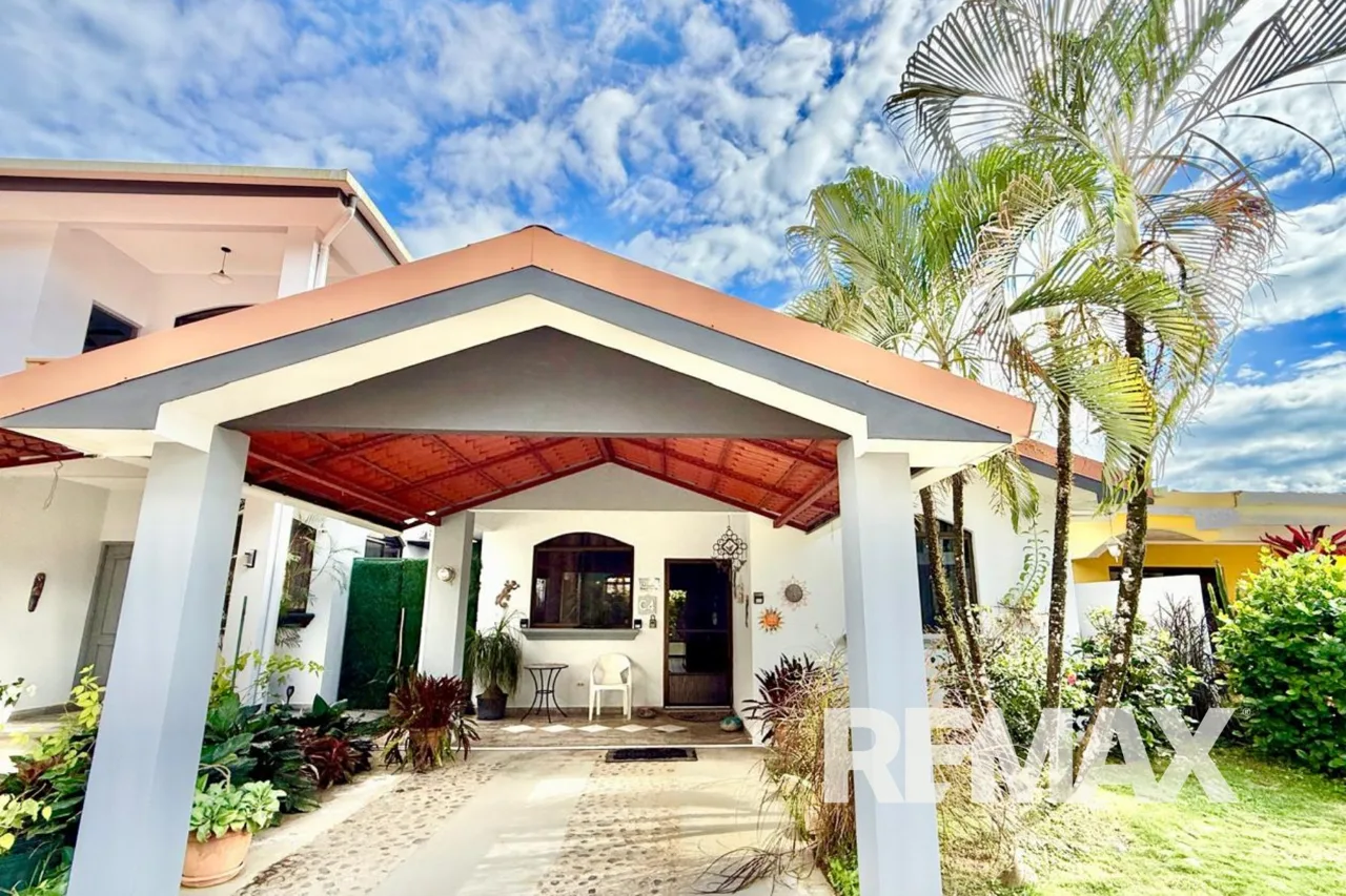 Walk to Esterillos Beach Villa