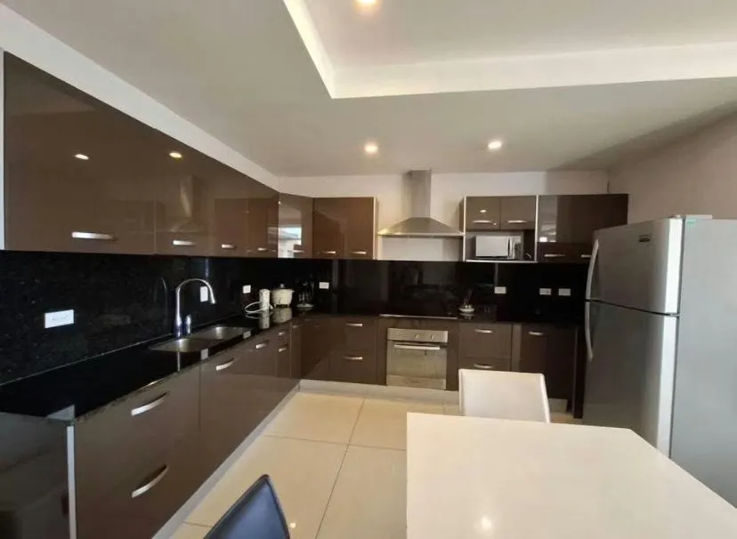Rental of beautiful and fine furnished apartment in La Sabana, central in luxury condo with multiple benefits and amenities.