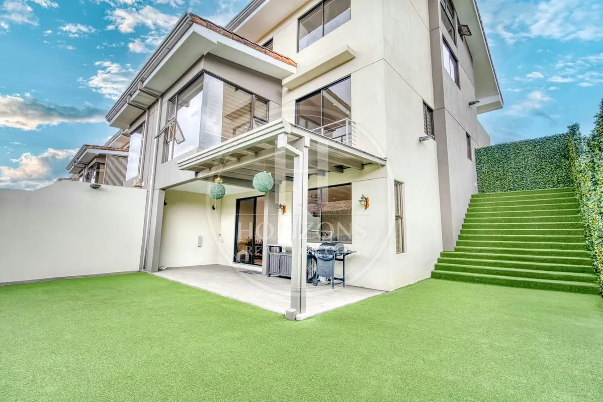 House for Sale in Condominium La Estefana with Private Garden and 4 Parks Noj1104, photo 10