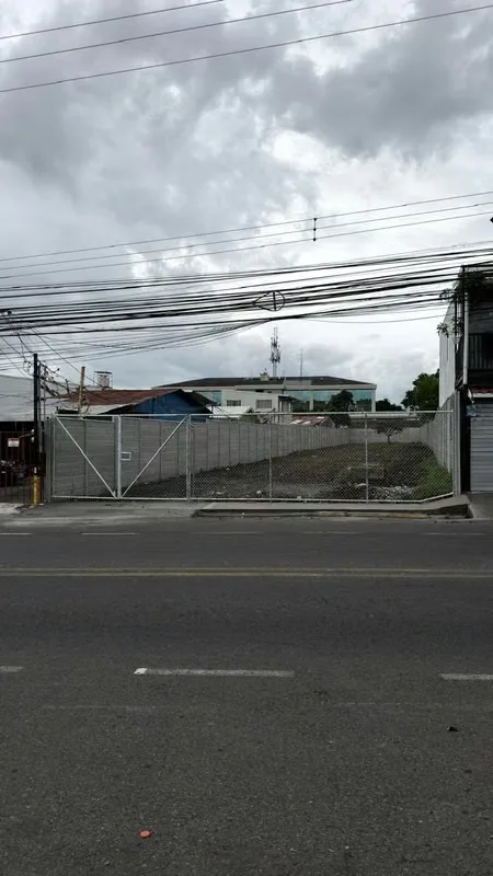 Excelente oportunidad de inversión en Guachipelín de Escazú, una zona estratégica de alta demanda y excelente conectividad, ideal para quienes buscan desarrollar un proyecto ...