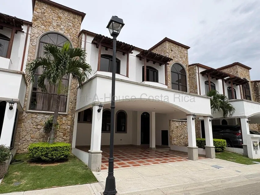 Se vende casa en Pozos Santa Ana 27-561 - Venta en Santa Ana