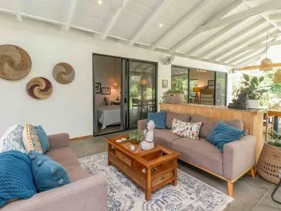 Casa de retiro familiar en venta con cabañas de alquiler de nueva construcción, photo 3
