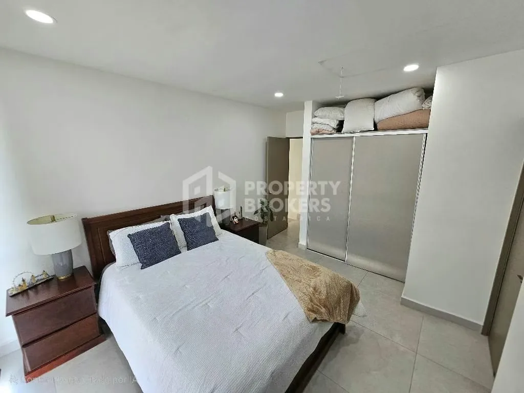 Alquiler de hermosa casa amoblada en condominio en el corazón de Pozos de Santa Ana. La misma cuenta con la siguiente distribución:, photo 9