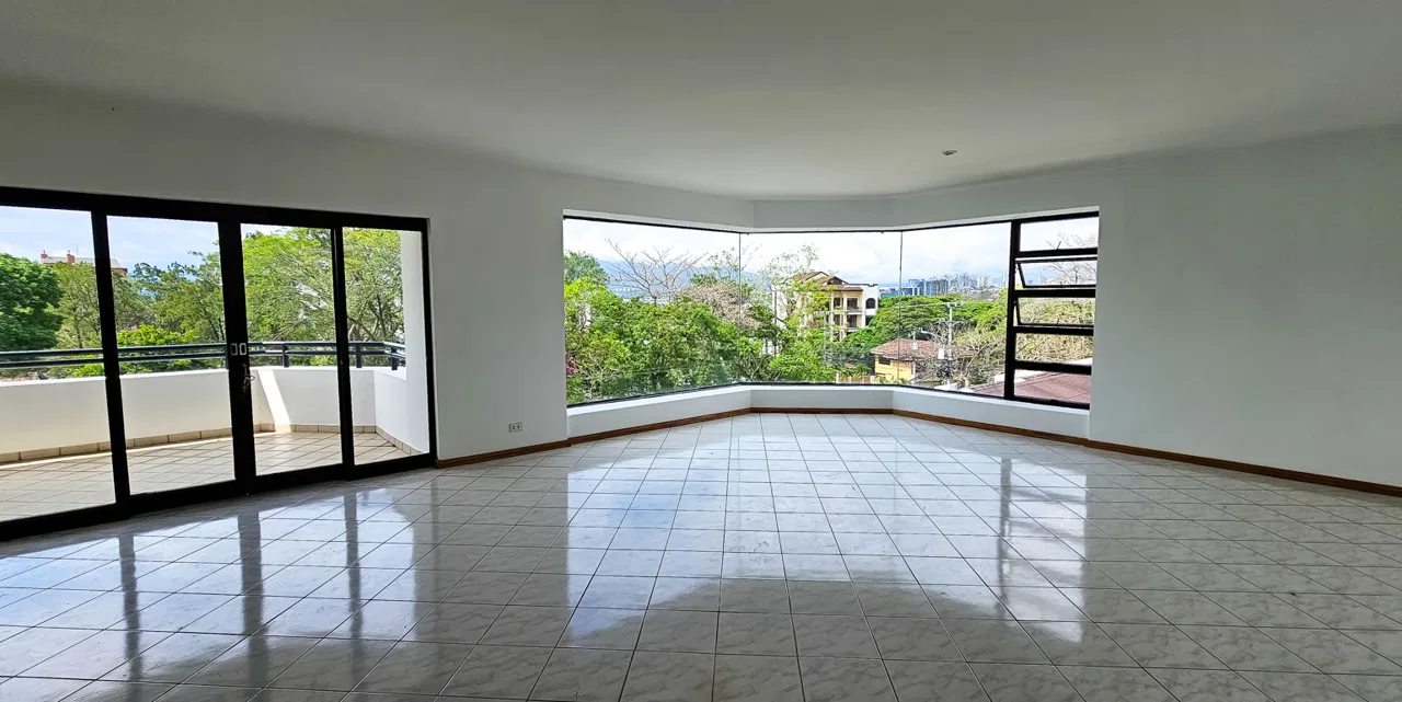 Great Fixer Upper Golf View Apartment