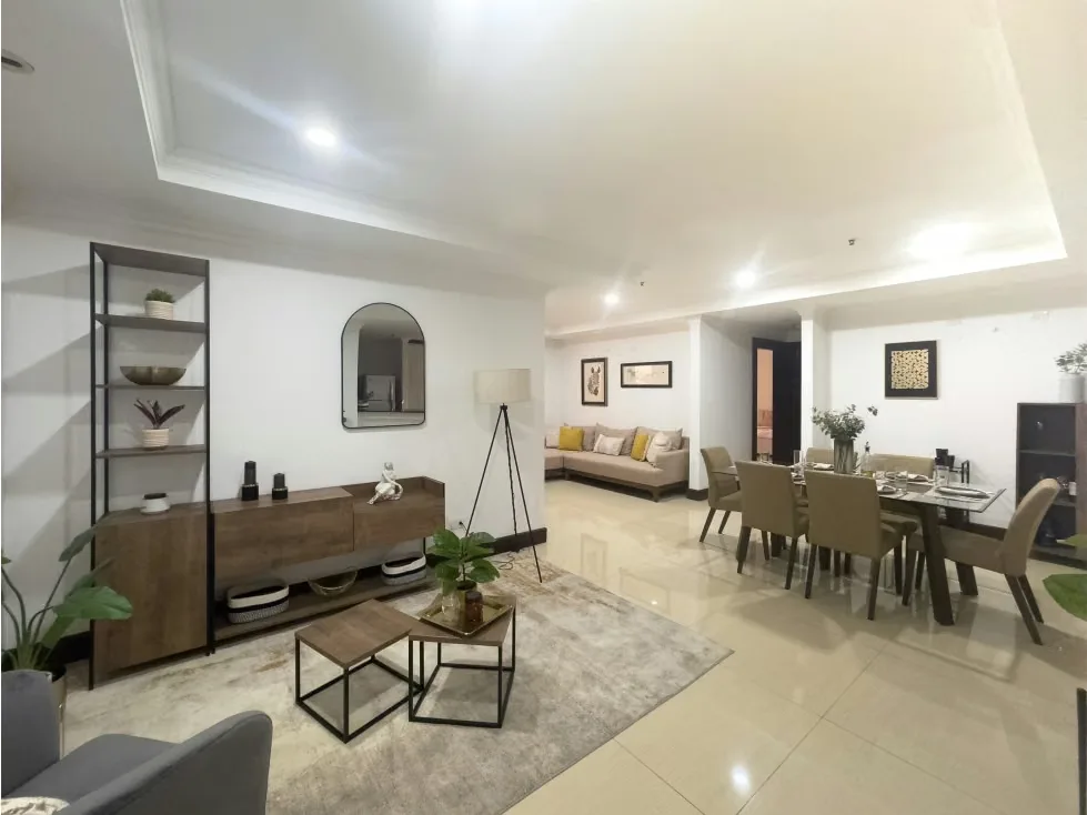 Ubicado en una de las zonas más prestigiosas y de fácil acceso, a solo pasos del parque La Sabana y de comercios, restaurantes, hospitales, farmacias y sitios de conveniencia. Se ...