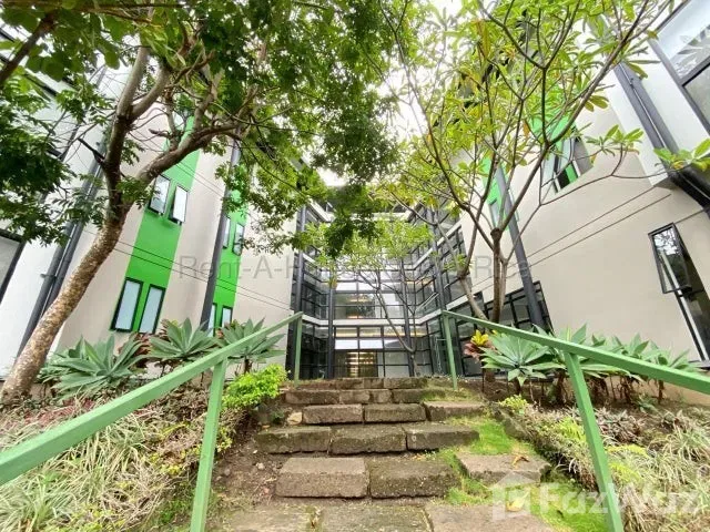 RAH 27-585 LCV Buscas un lugar moderno, cómodo y bien ubicado para comenzar tu nueva etapa en Costa Rica? Este hermoso loft amoblado en Santa Ana, es una excelente opción para ...