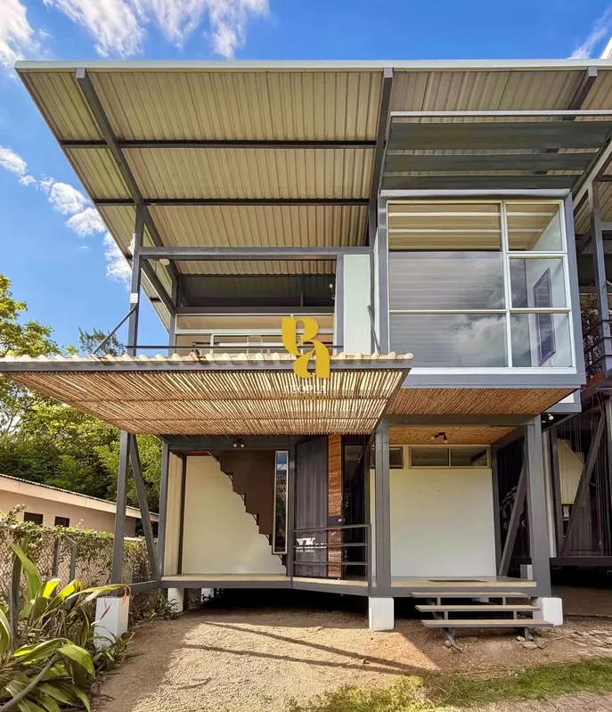 Se alquila apartamento contemporáneo semi amueblado en container, Lindora de Santa Ana. Precio: 600,000 incluido mtto.