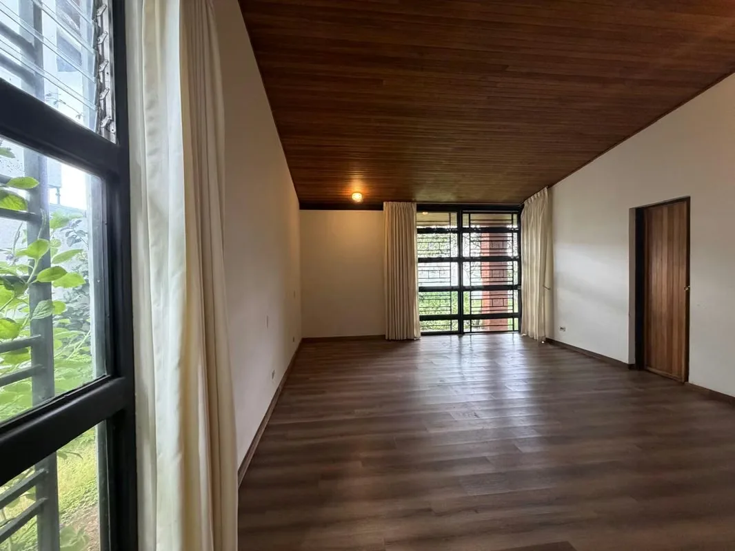 Casa en Alquiler en San Pedro con Uso de Suelo Mixto – Amplio Parqueo, photo 11