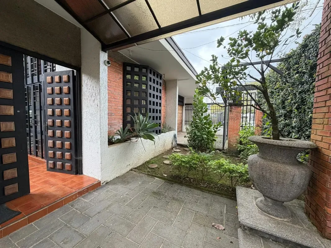 Casa en Alquiler en San Pedro con Uso de Suelo Mixto – Amplio Parqueo, photo 3