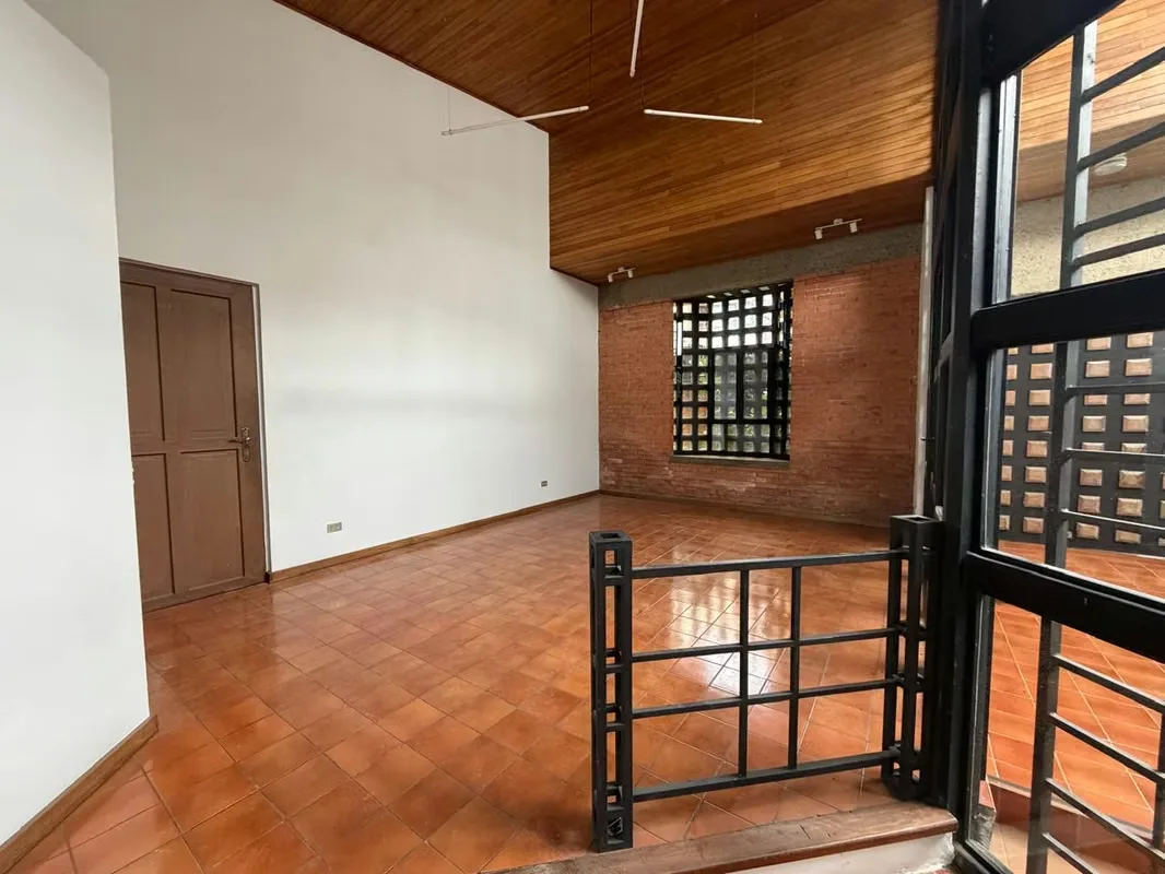 Casa en Alquiler en San Pedro con Uso de Suelo Mixto – Amplio Parqueo, photo 6