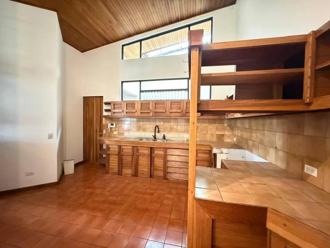 Casa en Alquiler en San Pedro con Uso de Suelo Mixto – Amplio Parqueo, photo 9