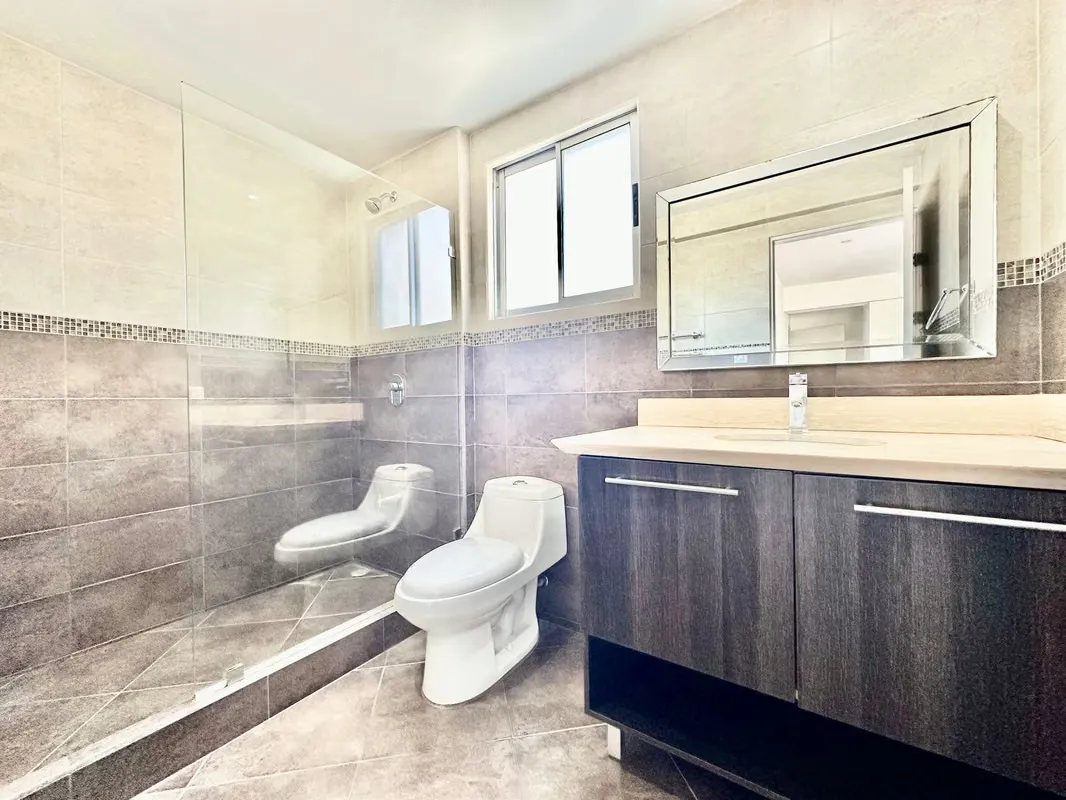 Una excelente opción para vivir con comodidad, privacidad y seguridad, o bien como inversión inmobiliaria en una zona de alta demanda., photo 2