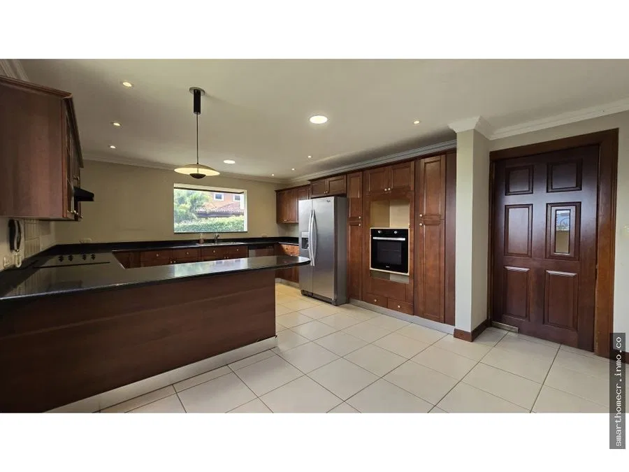 VENTA DE CASA EN CONDOMINIO EN ESCAZÚ*