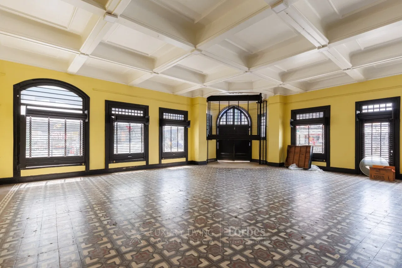 Edificio Maroy: A Symbol of History and Culture in the Heart of San José