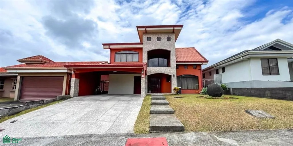 Hermosa Casa a la Venta en Lomas del Zurquí en San Isidro