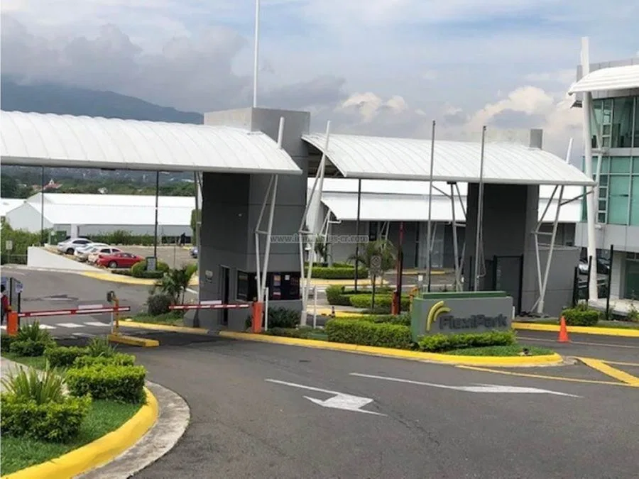 Oficina en Condominio