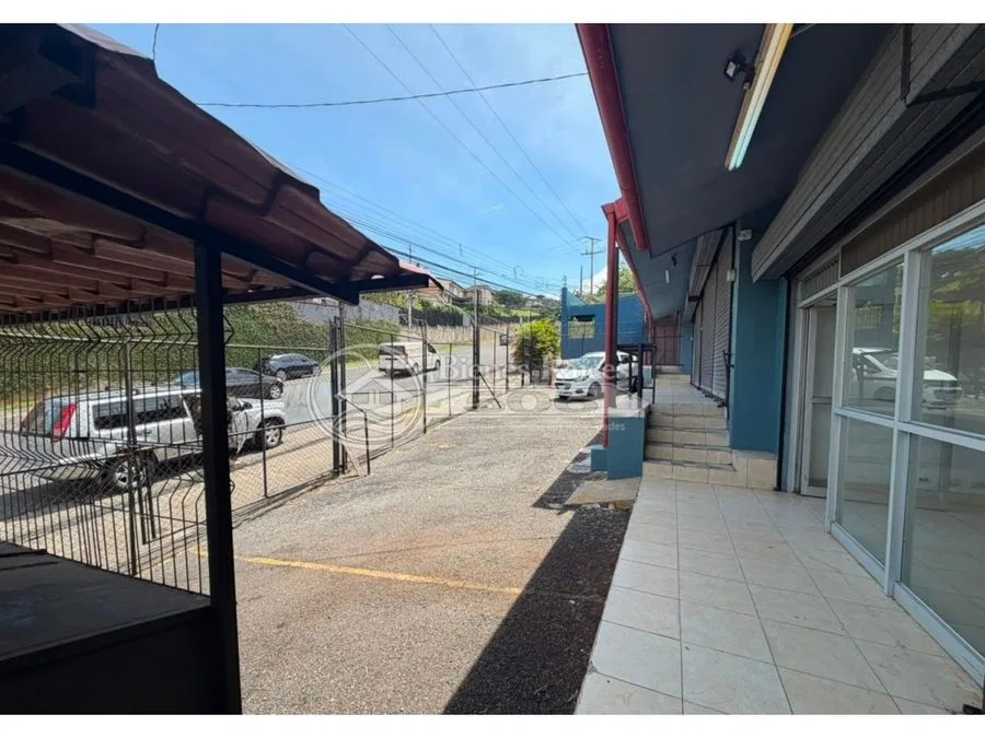 Se alquila local comercial Barreal de Heredia #19