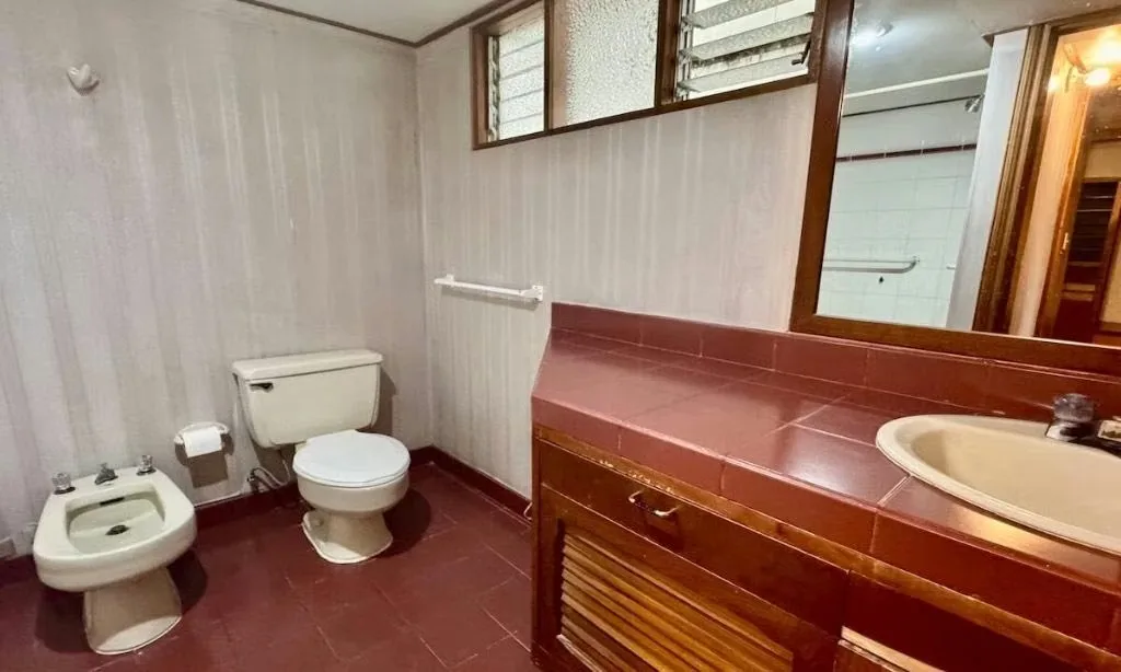 Primera planta: Sala, comedor, ½ baño de visitas, terraza, jardín, cocina, cuarto de lavandería, ..., photo 2