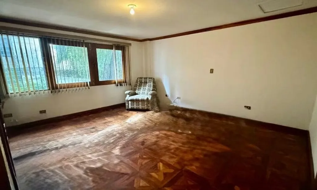 Primera planta: Sala, comedor, ½ baño de visitas, terraza, jardín, cocina, cuarto de lavandería, ..., photo 5