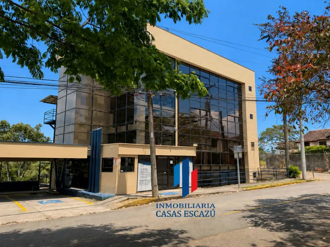 Se alquila la totalidad del edificio, localizado en las inmediaciones del Centro Cultural Costarricense Norteamericano, en una de las zonas más estratégicas y dinámicas de Barrio ...