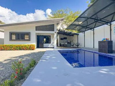 Residencia en Bahía Ballena Oportunidad de Expansión y Ubicación Privilegiada!!