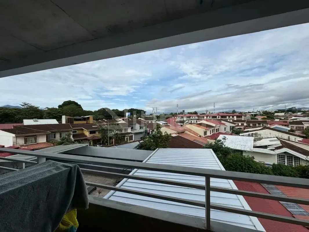 El apartamento tiene un vestíbulo, closet de área de pilas, espacio social abierto de cocina con desayunador y sala con ..., photo 16