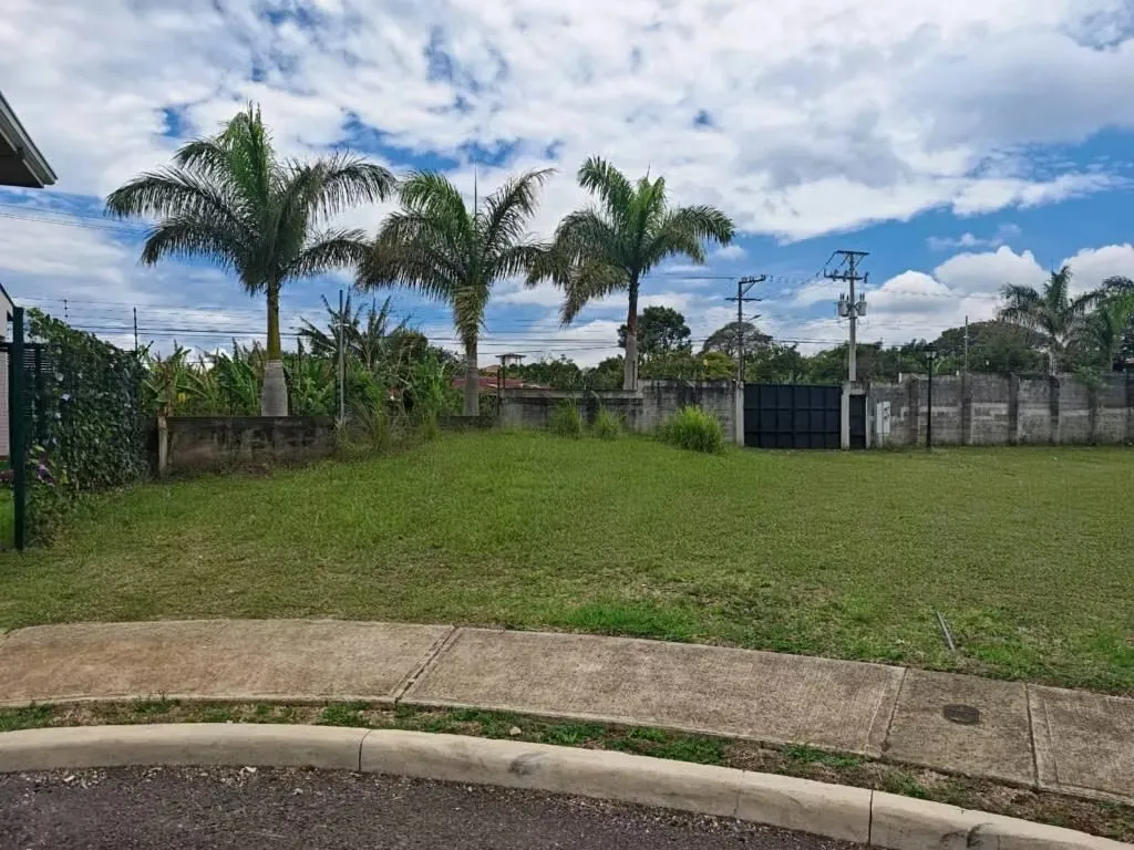 Se Vende Lote en Condominio SantoTomás, Santo Domingo de Heredia
