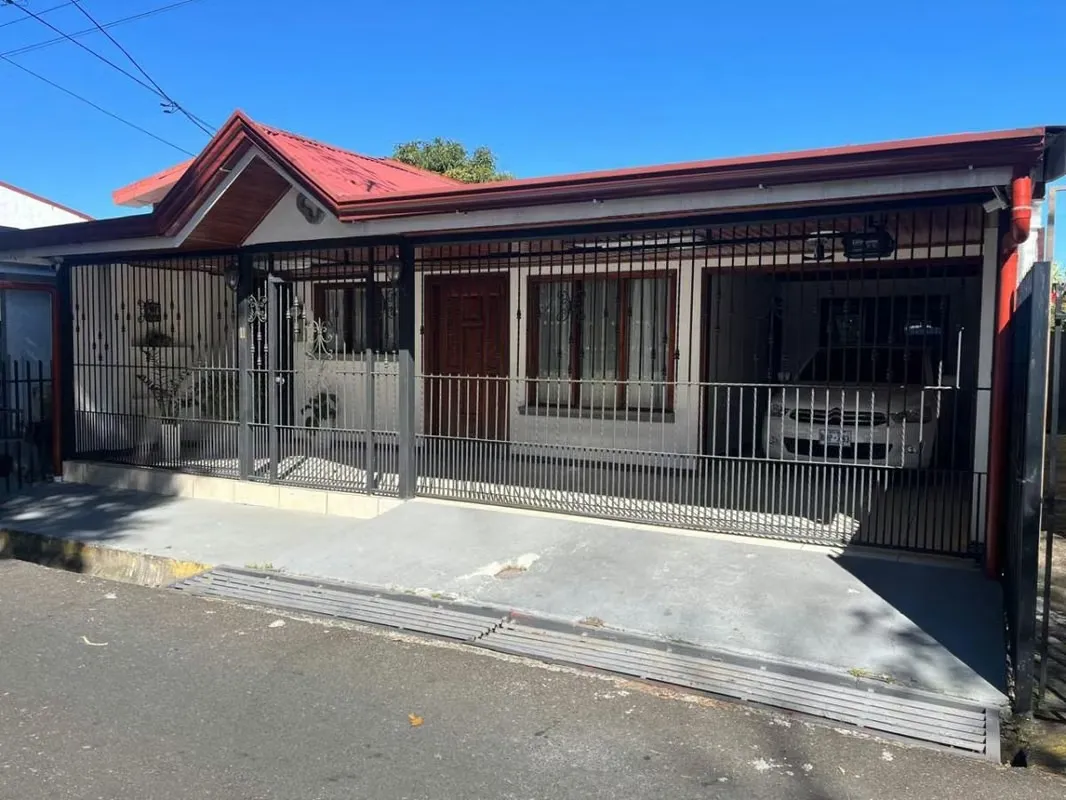 Home for Sale Across from Ecological Park – Downtown Barva