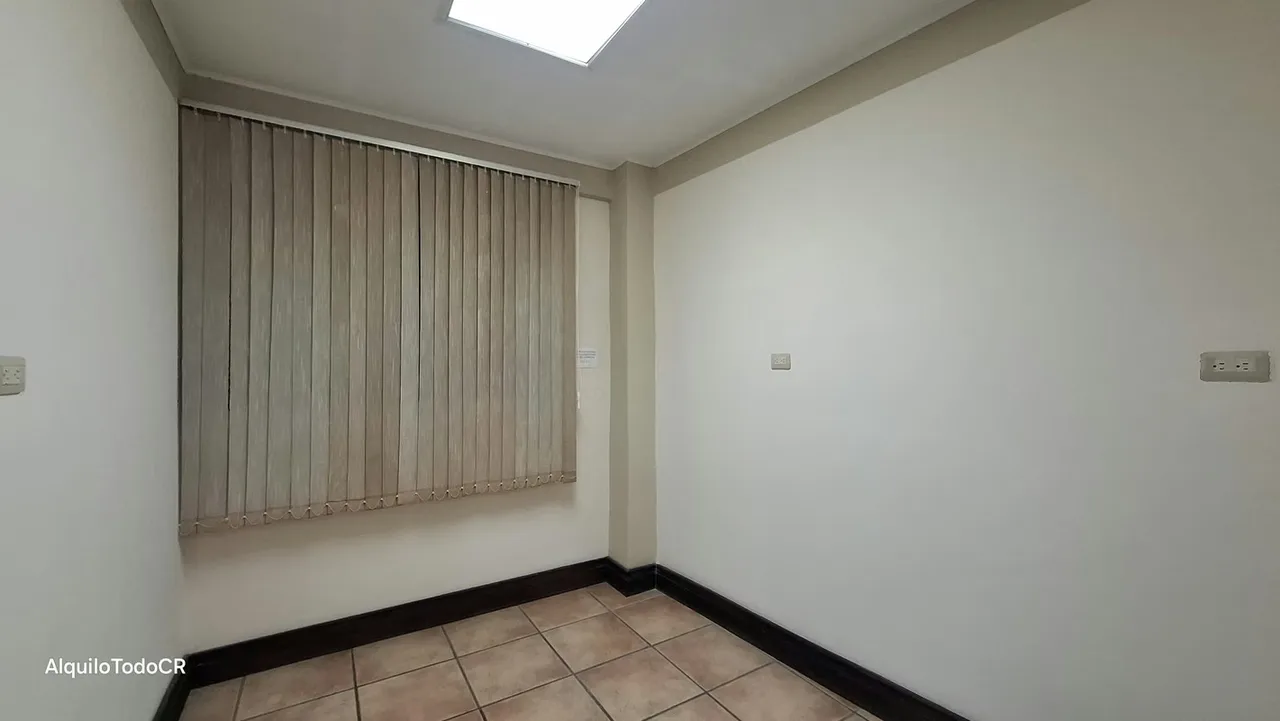 ¡Excelente oportunidad! Amplio tercer piso en edificio con ubicación privilegiada. Perfecto para oficinas, pymes, emprendedores, salas de exhibición, call centers, ofibodegas y ..., photo 2