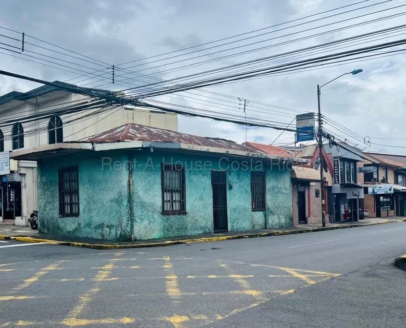 Venta de Lote en El Centro de Heredia. RAH 27-293 INVERSIÓN - Venta en Heredia