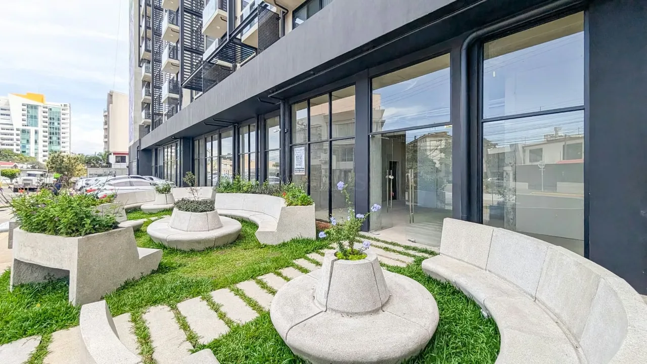 Se encuentra ubicado en la moderna torre Skygarden Sabana, un complejo residencial de 300 apartamentos que garantiza un flujo constante de clientes potenciales., photo 3