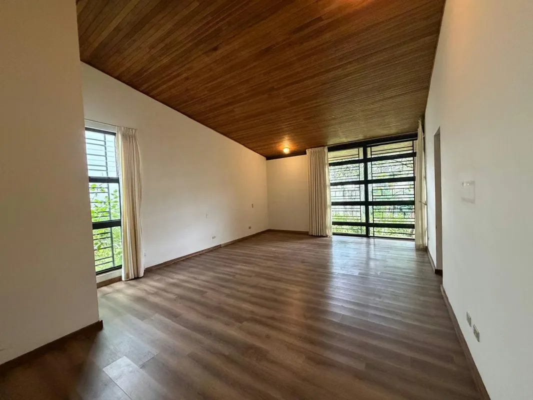 Casa en Venta enSan Pedro con Uso de Suelo Mixto – Amplio Parqueo y Jardín, photo 12