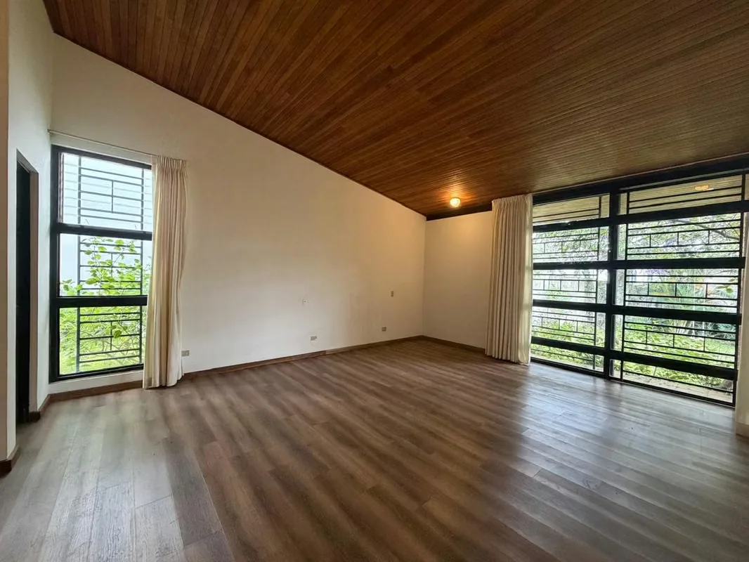 Casa en Venta enSan Pedro con Uso de Suelo Mixto – Amplio Parqueo y Jardín, photo 13