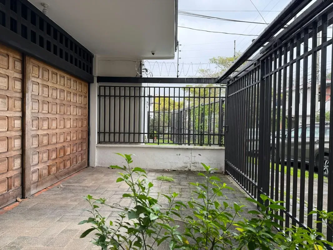 Casa en Venta enSan Pedro con Uso de Suelo Mixto – Amplio Parqueo y Jardín, photo 4