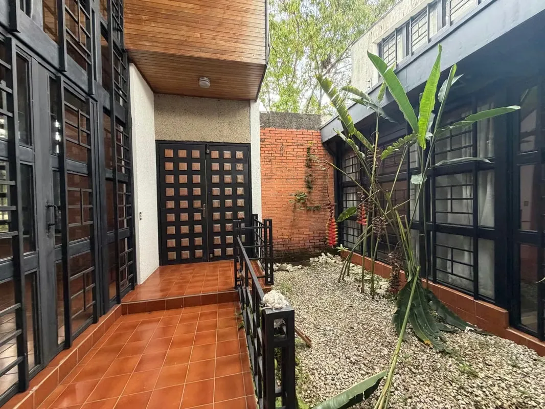Casa en Venta enSan Pedro con Uso de Suelo Mixto – Amplio Parqueo y Jardín, photo 5