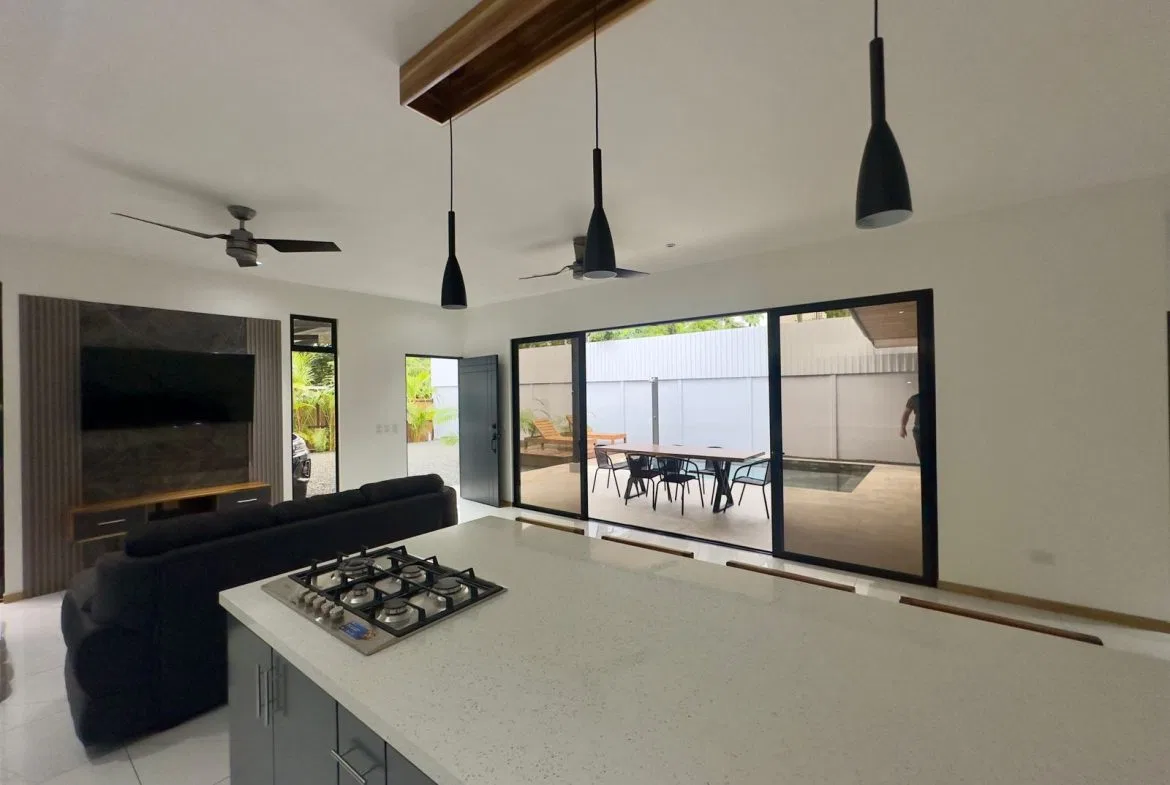 STUNNING 2-BEDROOM HOME IN TRANQUIL COMMUNITY – CLOSE TO MARINO BALLENA NATIONAL PARK – 0.11 ACRES, photo 6