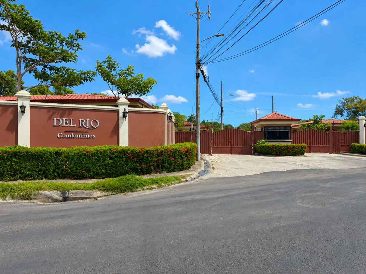 HOUSE FOR SALE – CONDOMINIO DEL RÍO Liberia, Guanacaste.