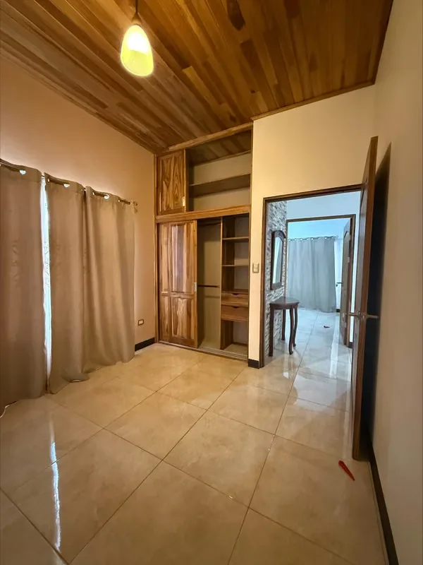 Casa en alquiler de una planta, amplia sin muebles ubicada en San Pedro de Poas de Alajuela, a 2 km sur de la Escuela Pedro Aguirre., photo 3