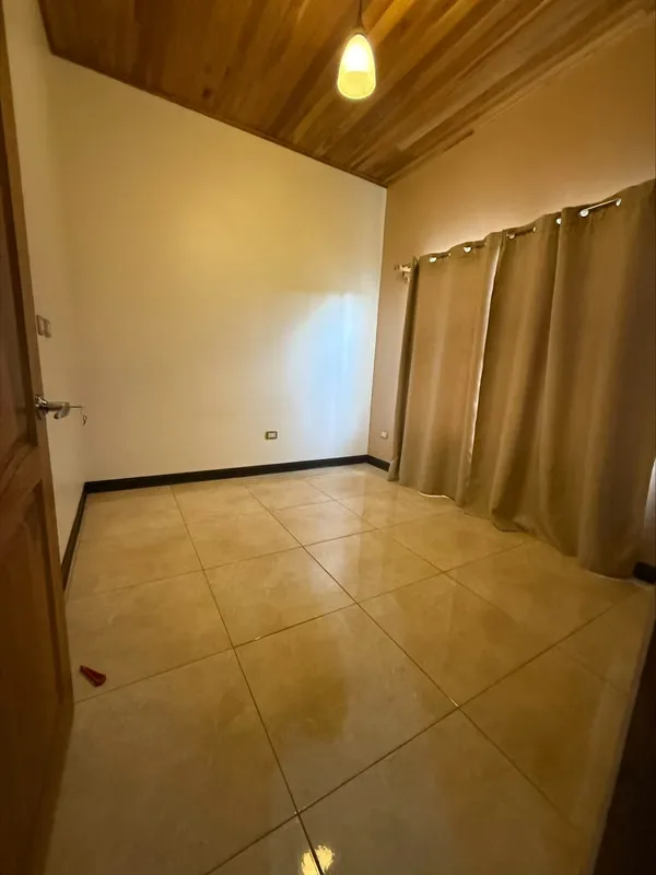 Casa en alquiler de una planta, amplia sin muebles ubicada en San Pedro de Poas de Alajuela, a 2 km sur de la Escuela Pedro Aguirre., photo 4