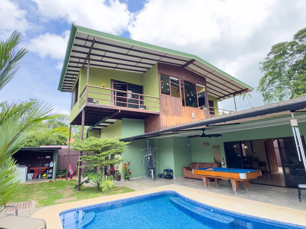 COZY RESIDENCE IN NARANJITO QUEPOS SURROUNDED BY NATURE, WITH A POOL AND RIVER ACCESS – 0.09 ACRES