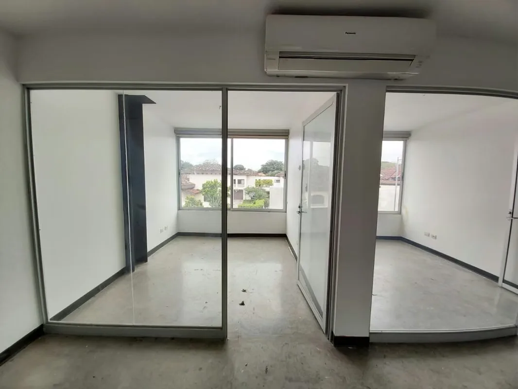 Office space for rent in a shopping center in Lindora, photo 4