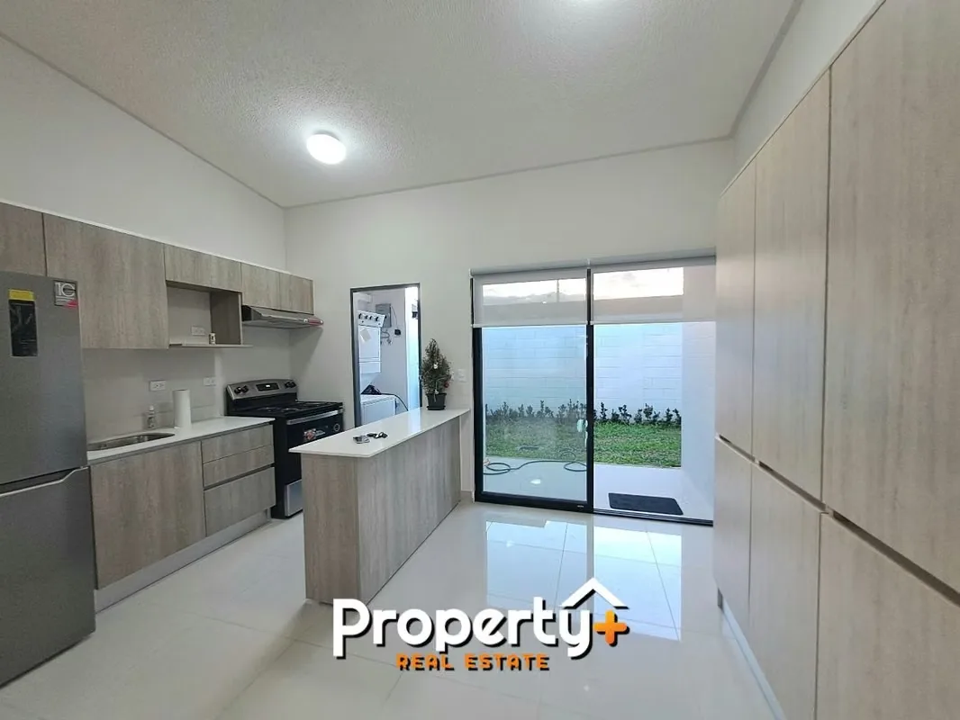 Habitaciones: 2 (Habitación principal con espacio para cama ...