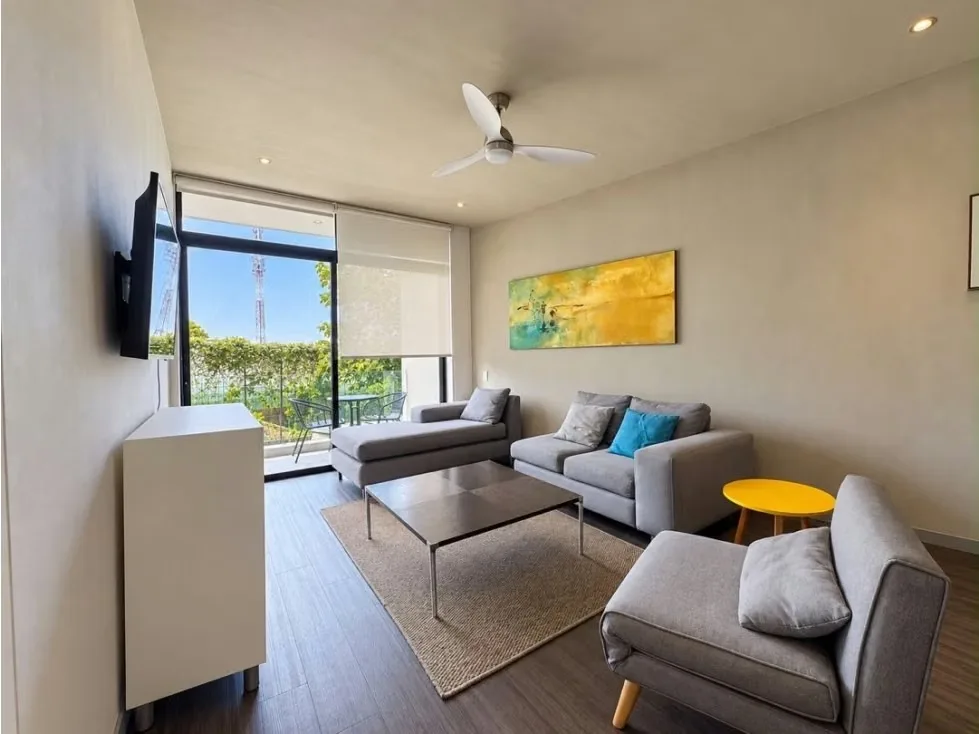 Precioso apartamento con habitación separada, cuenta con una gran variedad de servicios en un radio de pocos metros, tales como tiendas de conveniencia, farmacias, supermercados, ...